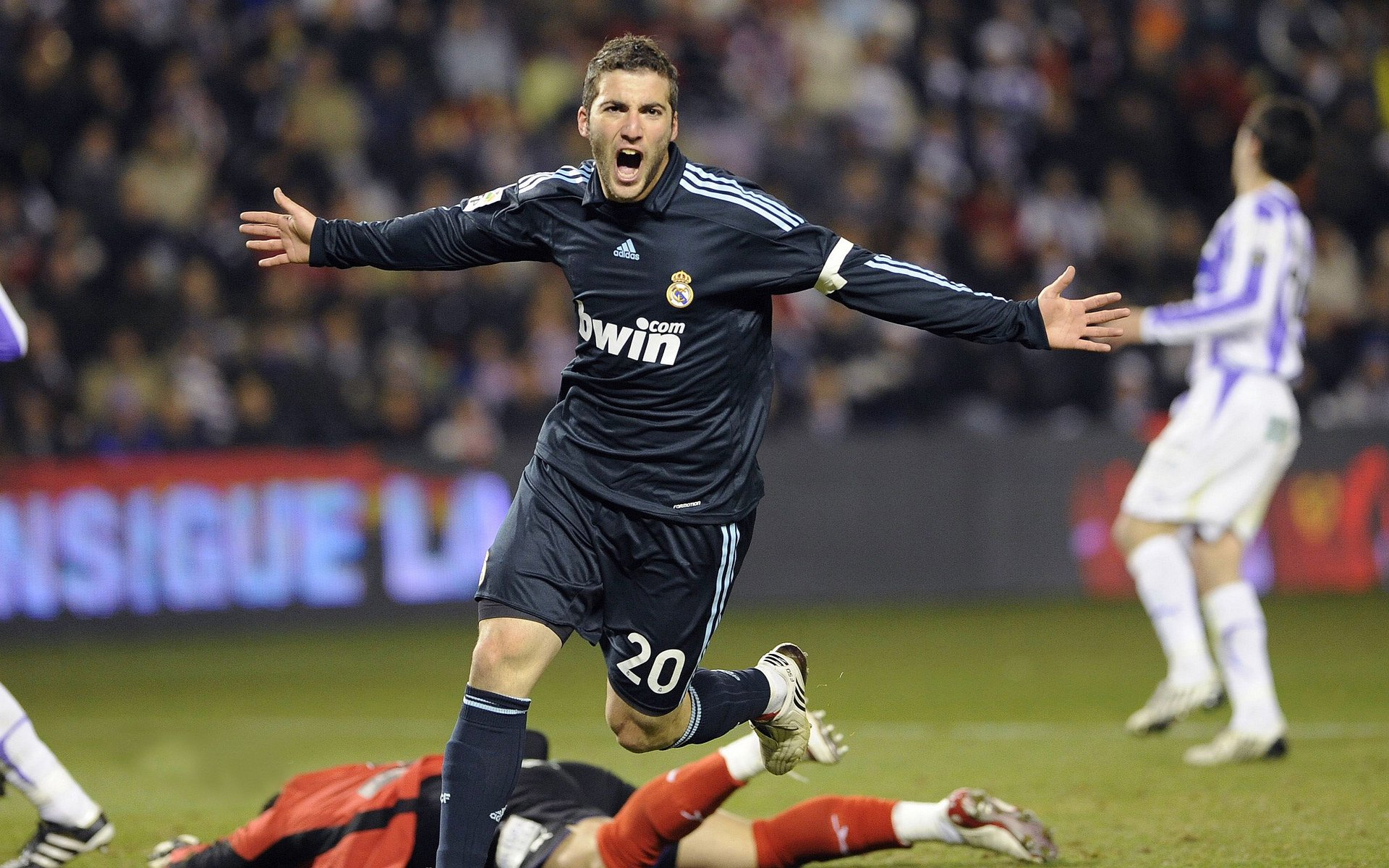 KAIYUN 中国大陆-切尔西遭遇卡拉巴赫强攻,2-2战平,未能锁定三分,切尔西名宿巴拉克